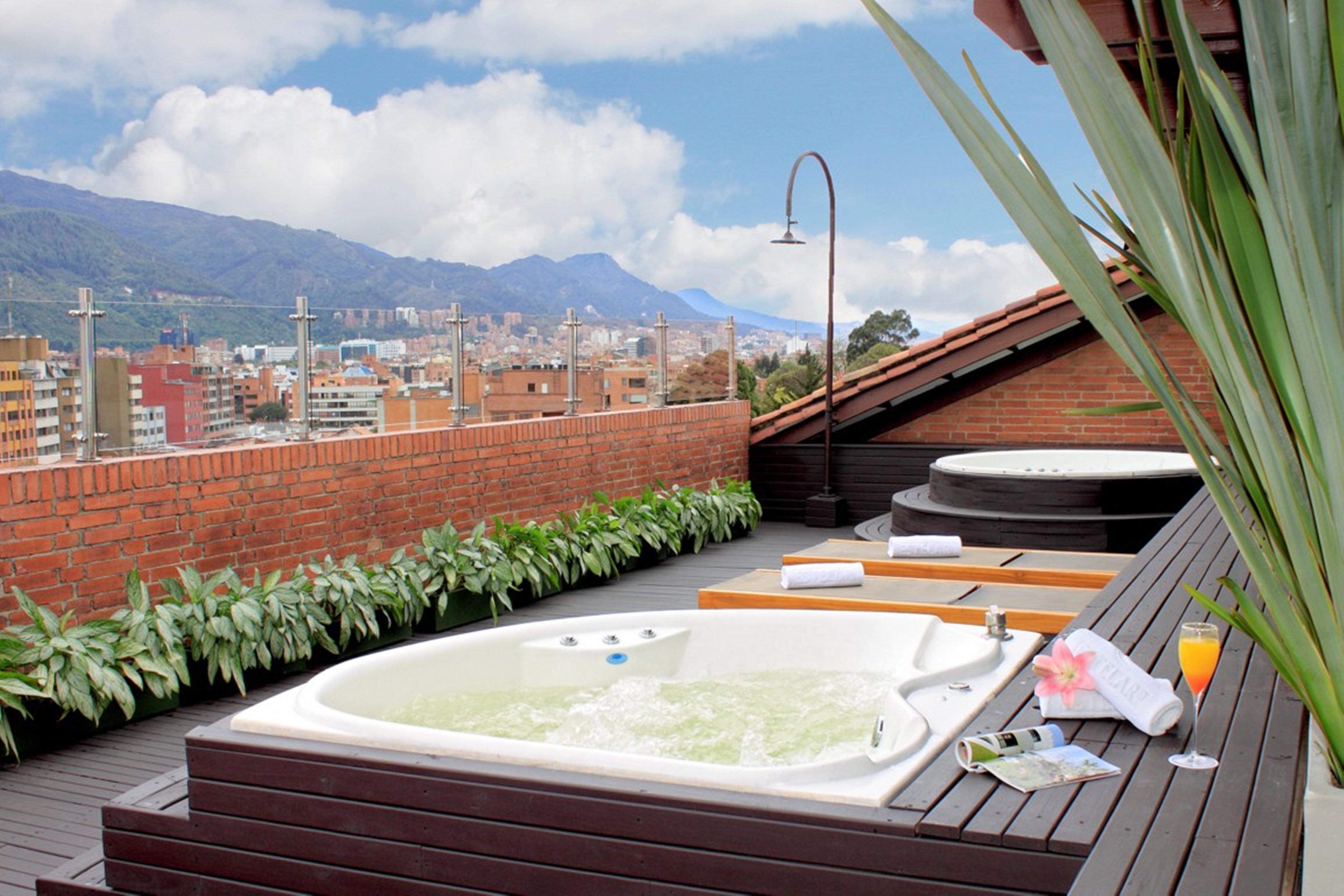 Hotel Estelar La Fontana Bogotá Kültér fotó Rooftop Jacuzzi