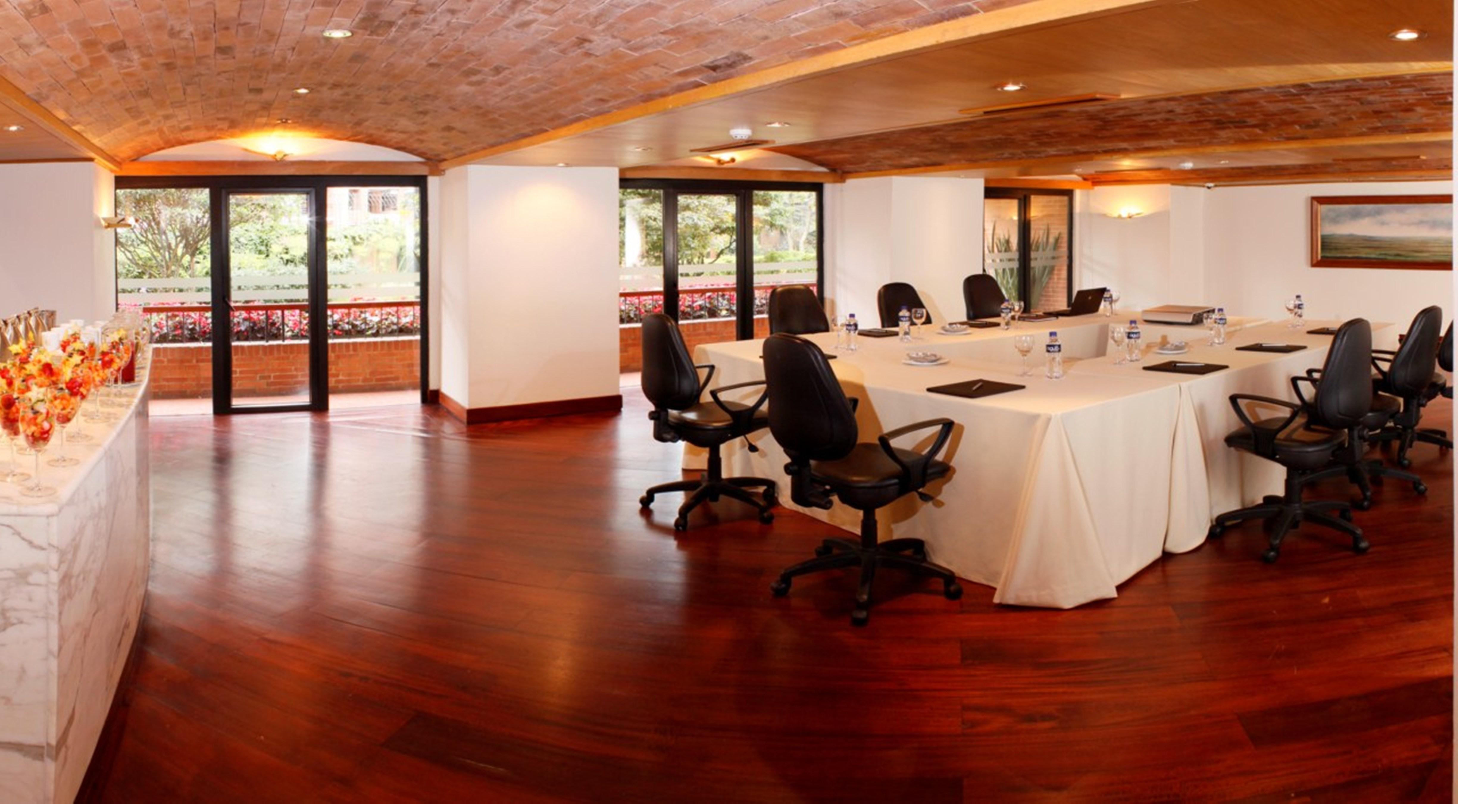 Hotel Estelar La Fontana Bogotá Kültér fotó Meeting room at the hotel
