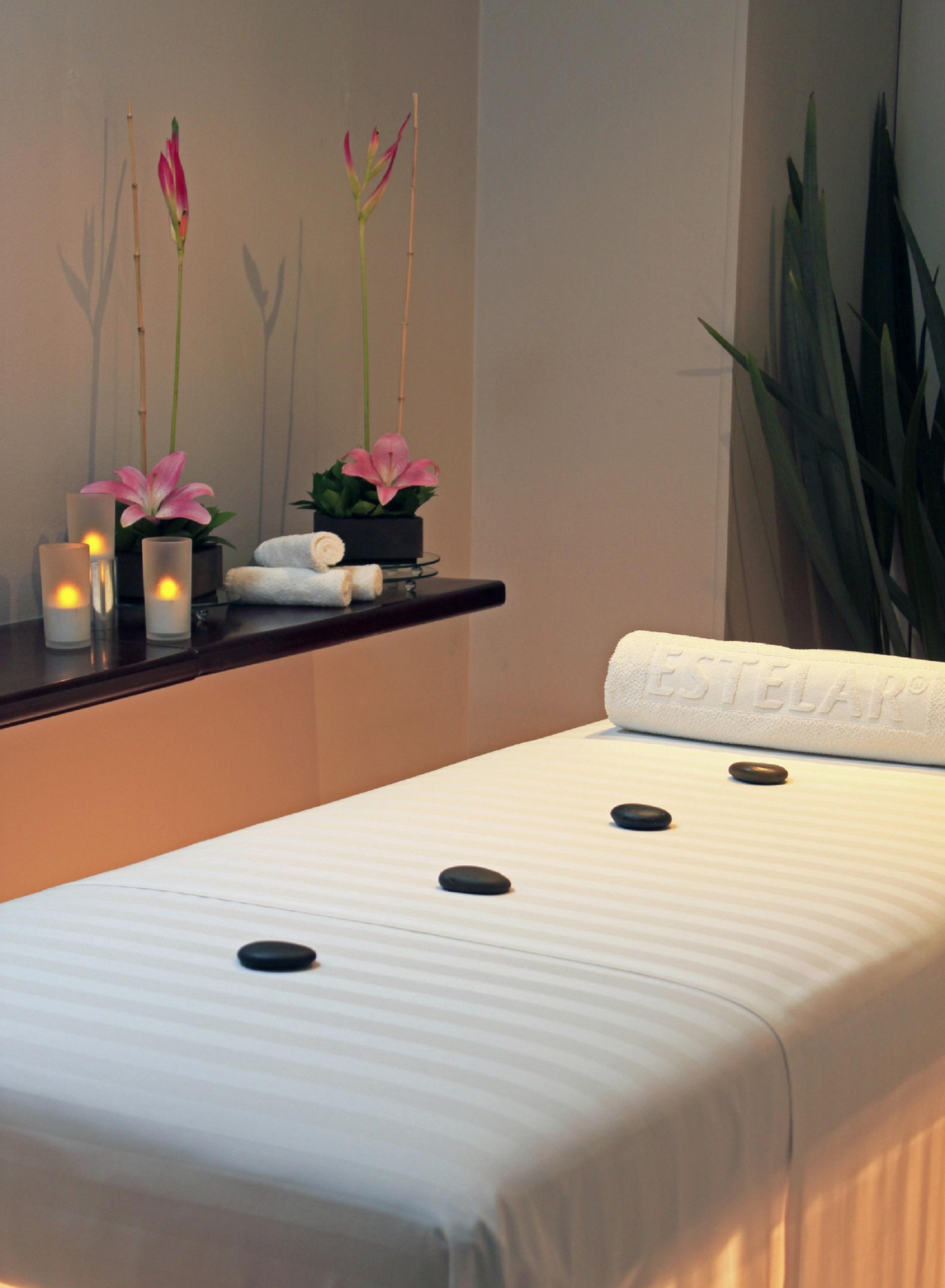 Hotel Estelar La Fontana Bogotá Kültér fotó A massage table