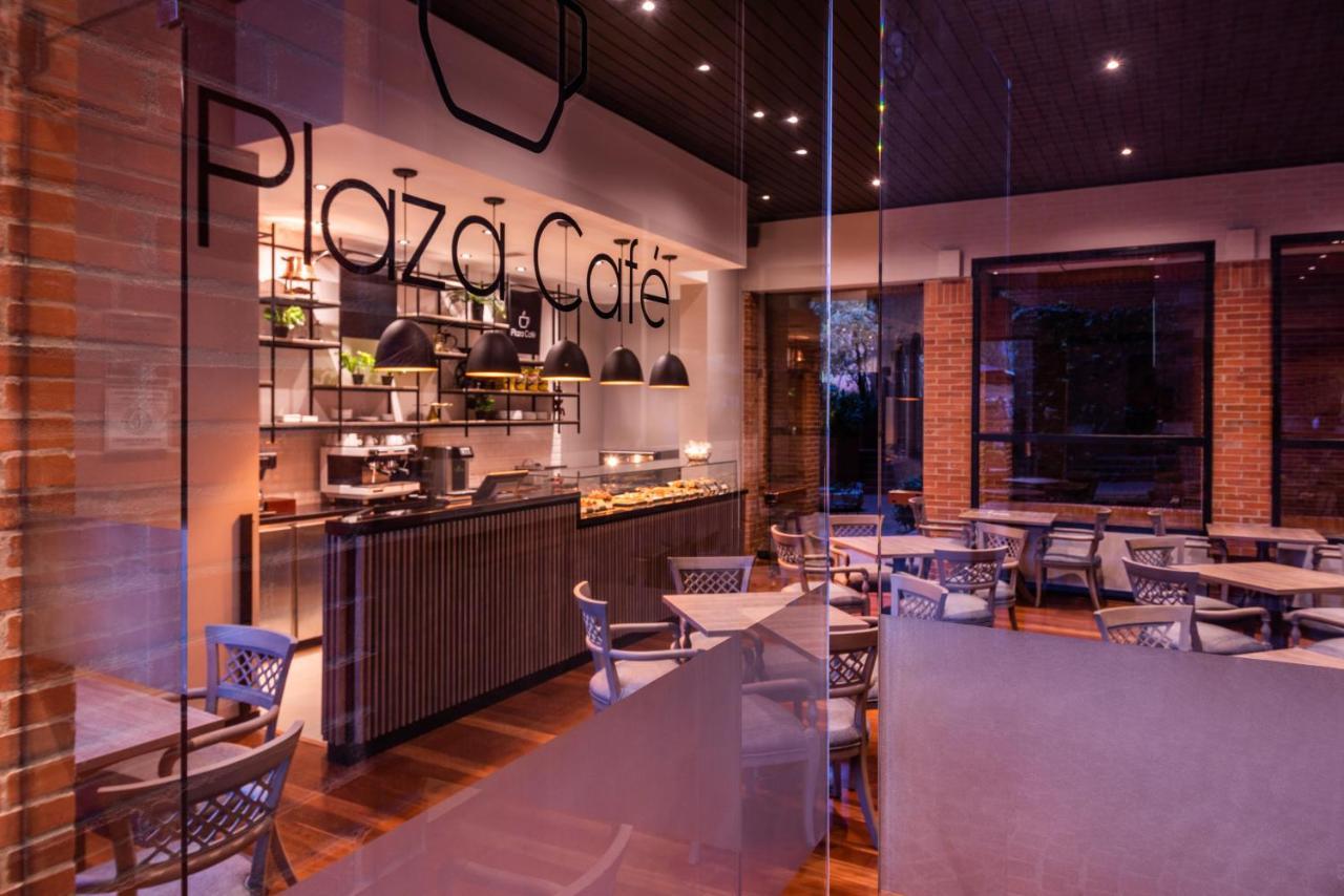 Hotel Estelar La Fontana Bogotá Kültér fotó Plaza Café
