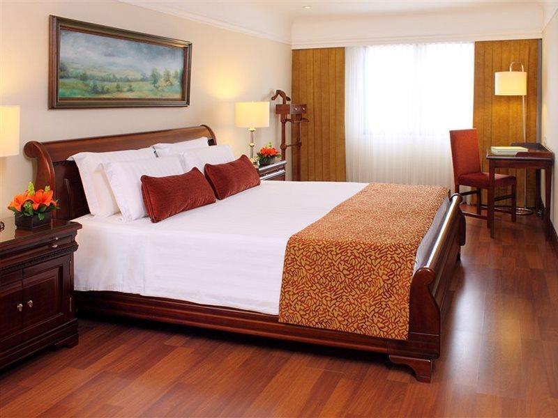Hotel Estelar La Fontana Bogotá Kültér fotó A bedroom at the hotel